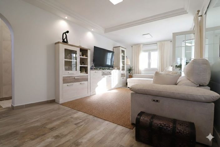 Image No.3-4 Bed Villa for sale