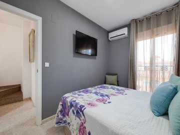 49255_beautiful_two_bedroom_townhouse_with_pool_views_091225103042_photo_2025_12_02_11_40_50