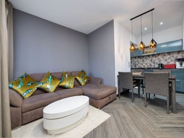 49255_beautiful_two_bedroom_townhouse_with_pool_views_091225103042_photo_2025_12_02_11_40_48