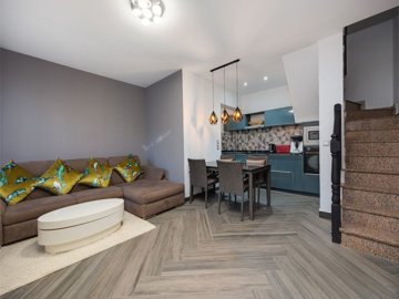 49255_beautiful_two_bedroom_townhouse_with_pool_views_091225103043_photo_2025_12_02_11_40_35