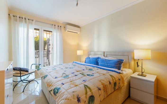 Image No.15-3 Bed Property for sale