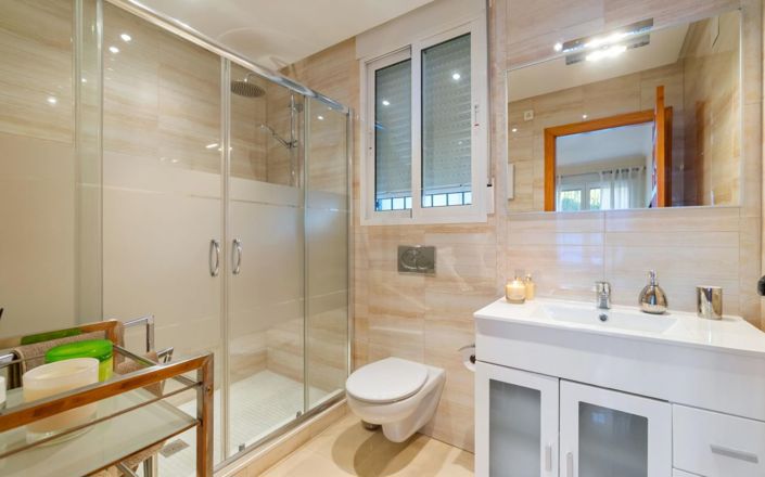 Image No.17-3 Bed Property for sale