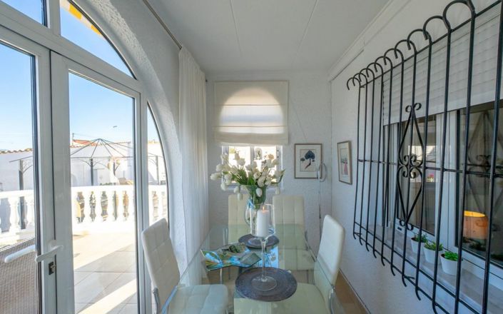 Image No.19-3 Bed Property for sale