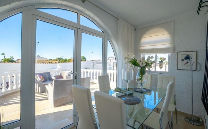 Image No.20-3 Bed Property for sale