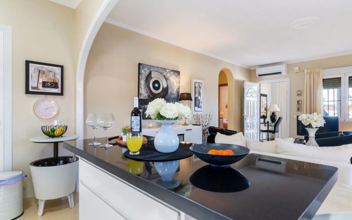 Image No.9-3 Bed Property for sale