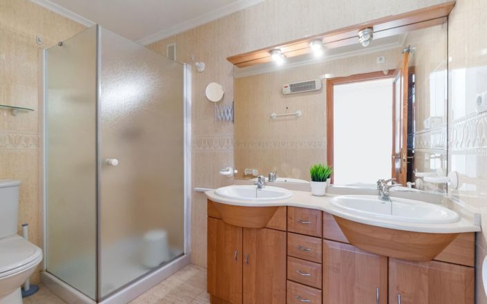 Image No.19-3 Bed Townhouse for sale