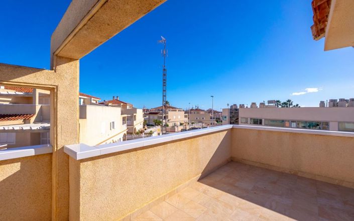 Image No.23-3 Bed Townhouse for sale