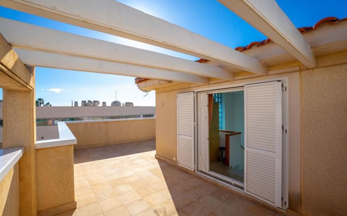 Image No.28-3 Bed Townhouse for sale