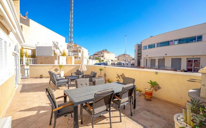 Image No.40-3 Bed Townhouse for sale