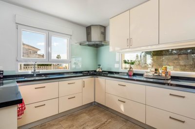 ef878677-be15-4025-a5f4-f41578ca2e18