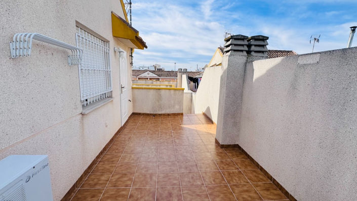 Image No.17-3 Bed Townhouse for sale