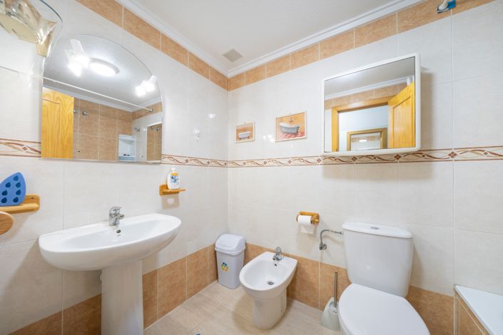 Image No.18-2 Bed Townhouse for sale