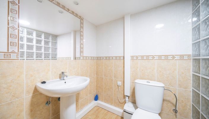 Image No.36-2 Bed Townhouse for sale