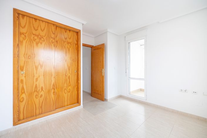 Image No.19-3 Bed Villa for sale