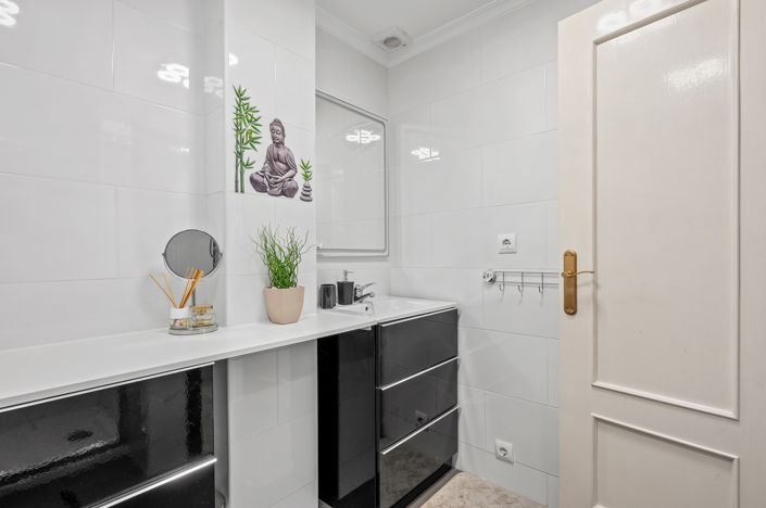 Image No.19-2 Bed Apartment for sale