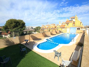 49324_spacious_3_bedroom_townhouse_with_plenty_of_outdoor_space_060226160140_pool