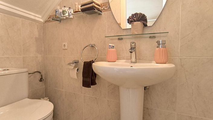 Image No.16-2 Bed Townhouse for sale