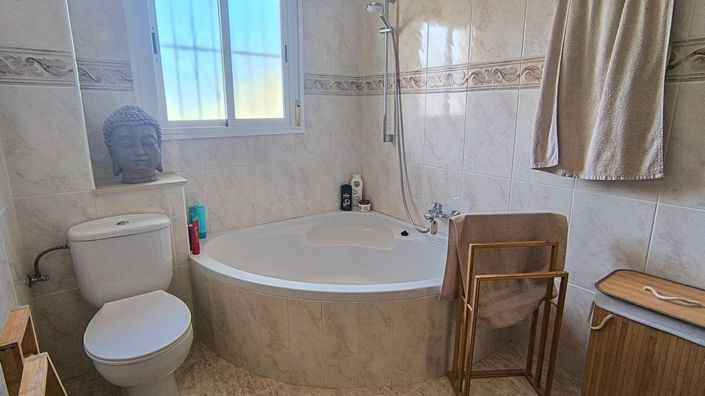 Image No.23-2 Bed Townhouse for sale