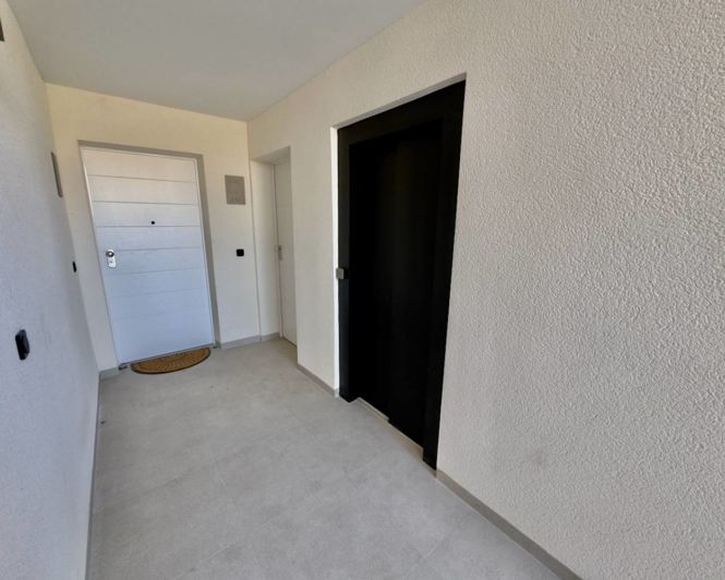 Image No.21-3 Bed Apartment for sale