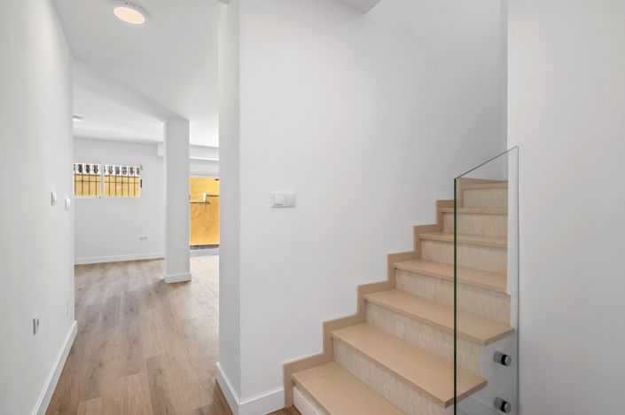 Image No.17-3 Bed Property for sale