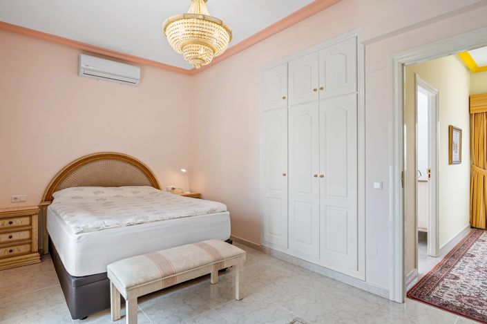 Image No.30-4 Bed Villa for sale