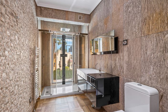 Image No.32-4 Bed Villa for sale