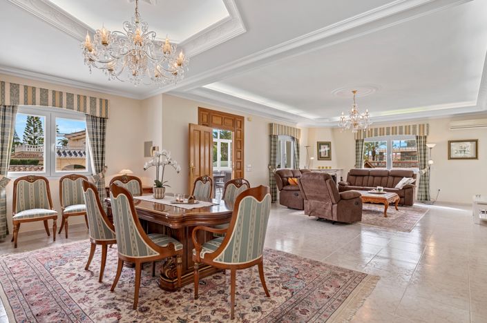 Image No.4-4 Bed Villa for sale