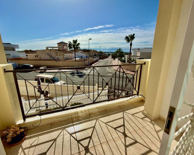 Image No.10-3 Bed Townhouse for sale