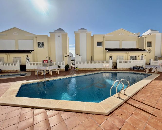 Image No.19-3 Bed Townhouse for sale