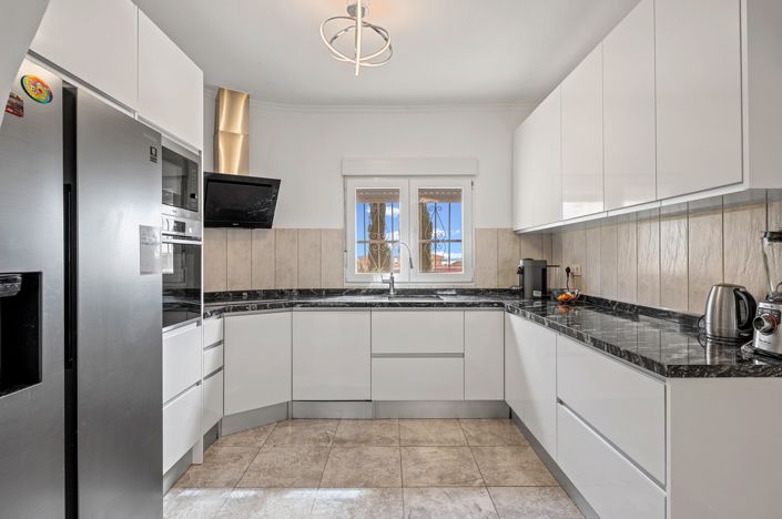 Image No.10-5 Bed Villa for sale