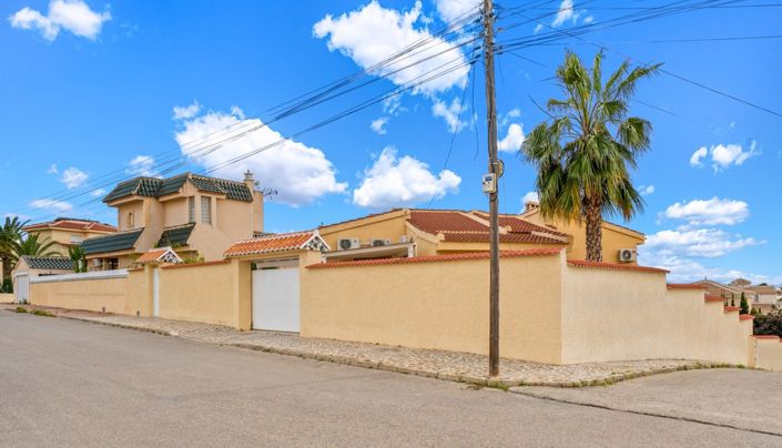 Image No.53-5 Bed Villa for sale