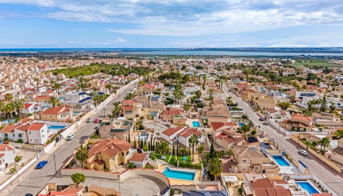 Image No.57-5 Bed Villa for sale