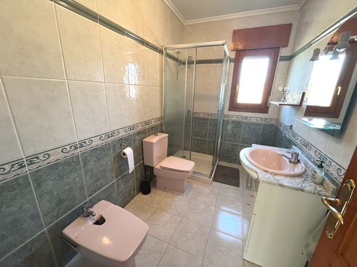 Image No.15-3 Bed Villa for sale