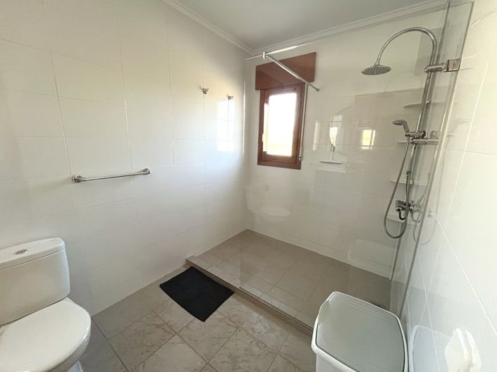 Image No.19-3 Bed Villa for sale