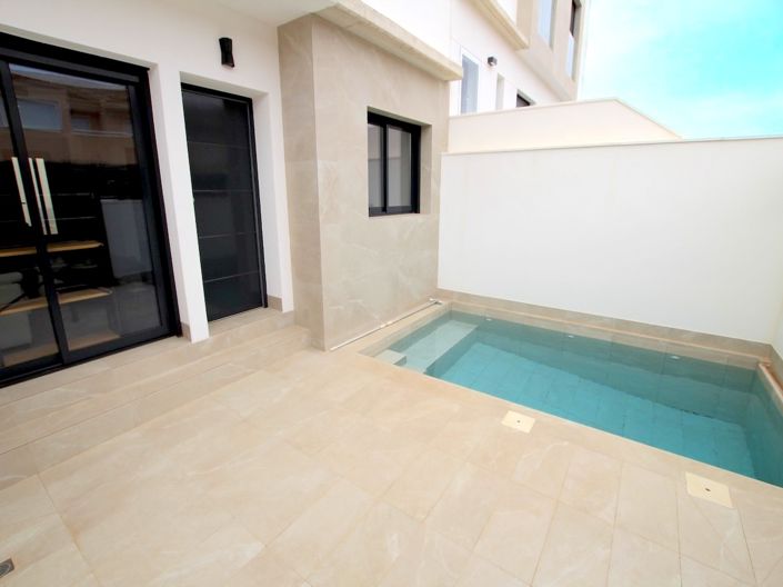 Image No.3-3 Bed Villa for sale