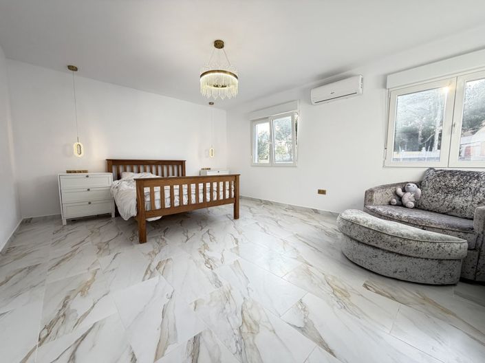 Image No.10-5 Bed Villa for sale