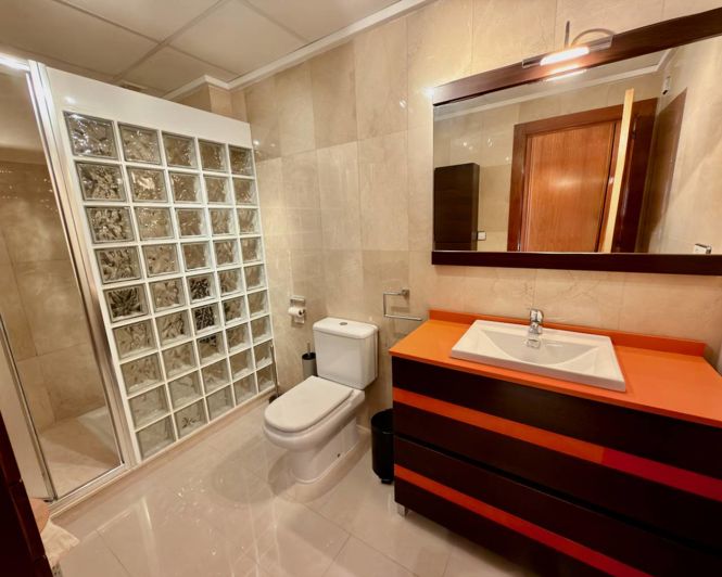 Image No.13-3 Bed Townhouse for sale