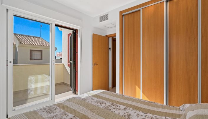 Image No.17-3 Bed Townhouse for sale