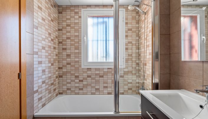 Image No.18-3 Bed Townhouse for sale