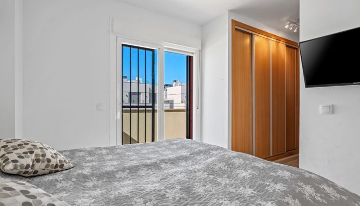 Image No.21-3 Bed Townhouse for sale