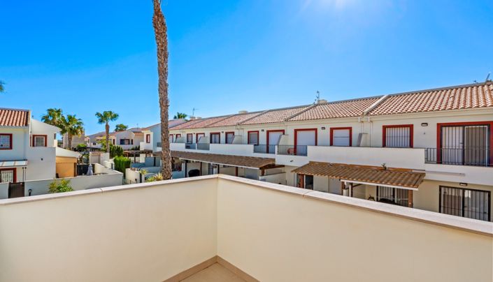 Image No.25-3 Bed Townhouse for sale