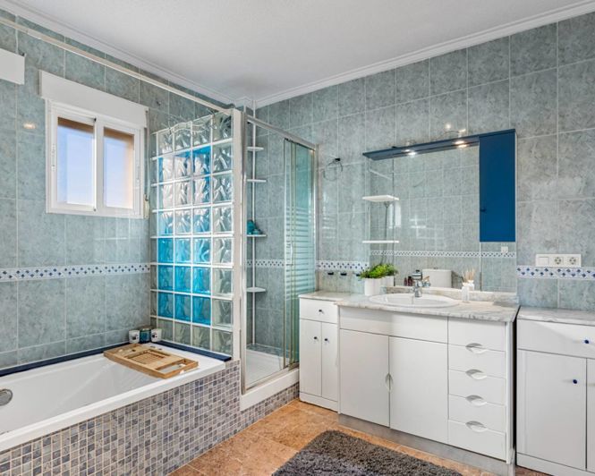 Image No.18-4 Bed Villa for sale