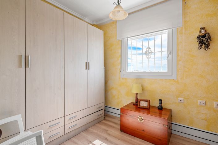 Image No.21-3 Bed Quad for sale