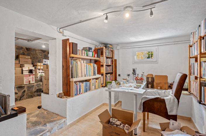 Image No.38-3 Bed Quad for sale