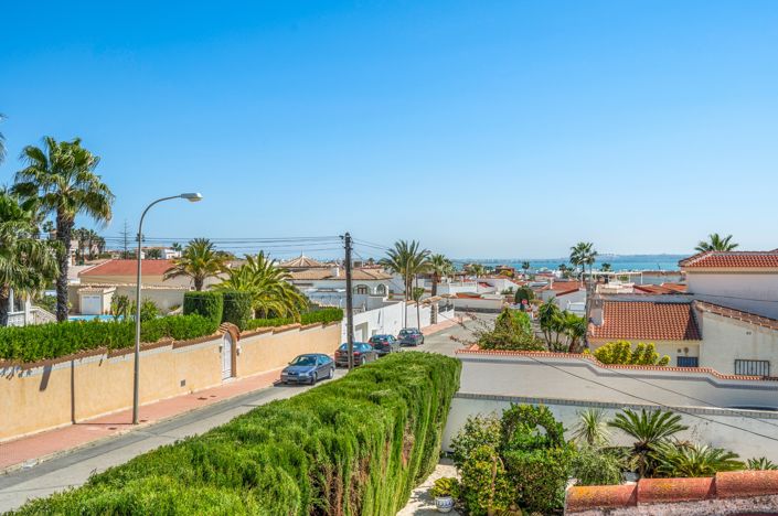 Image No.29-2 Bed Villa for sale