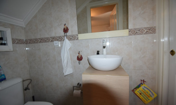 Image No.12-2 Bed Property for sale