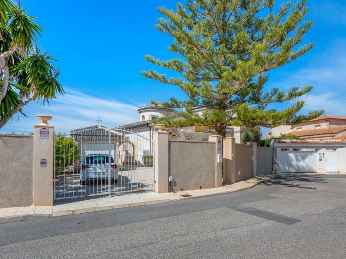 Image No.2-4 Bed Villa for sale