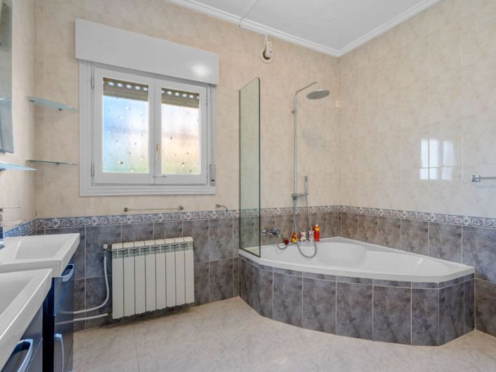 Image No.23-4 Bed Villa for sale