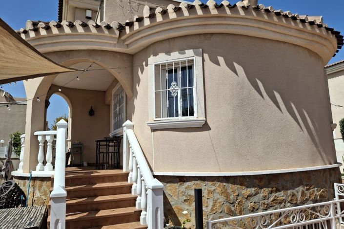 Image No.3-4 Bed Villa for sale