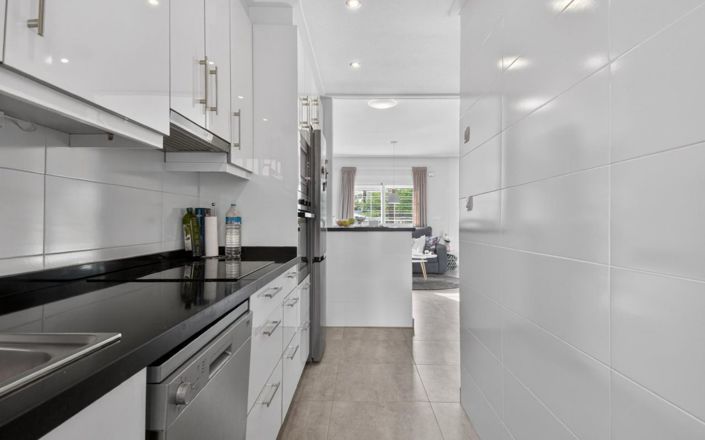 Image No.10-3 Bed Townhouse for sale